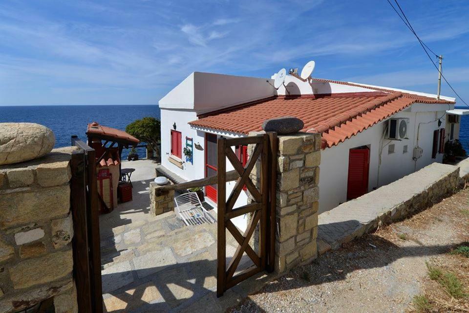 Ikarian Endless Blue Guest House Kouniadi Екстериор снимка